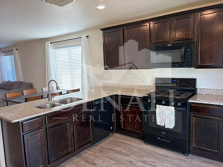 4101 E Braddock Dr — Photo 5