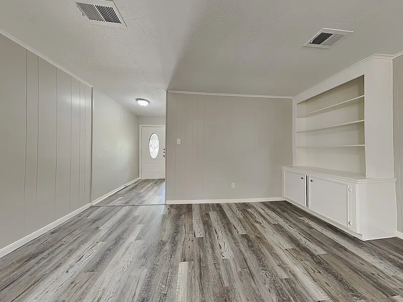 4 bed, 2.0 bath, 1382 sqft, $1,650 — Photo 2