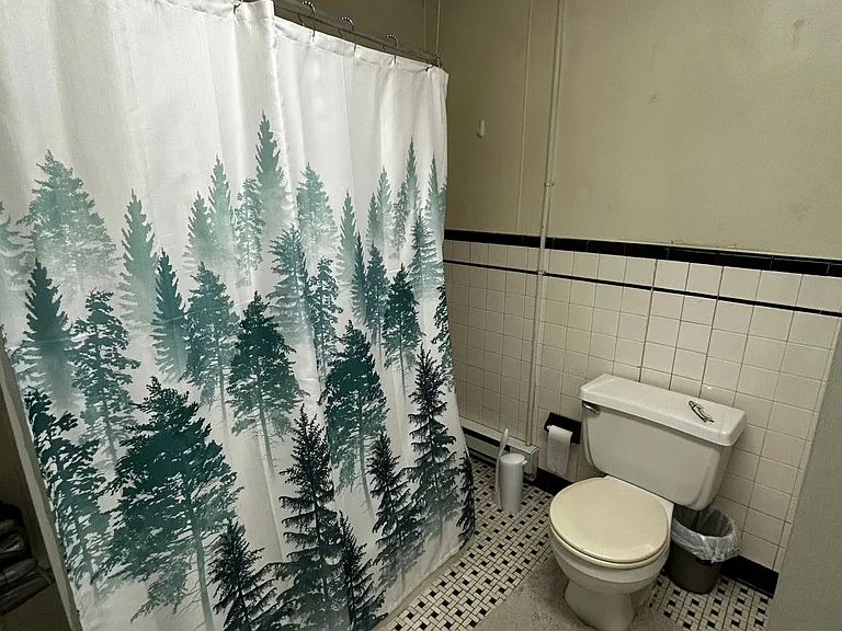 1518 S Broad St #2R — Photo 4