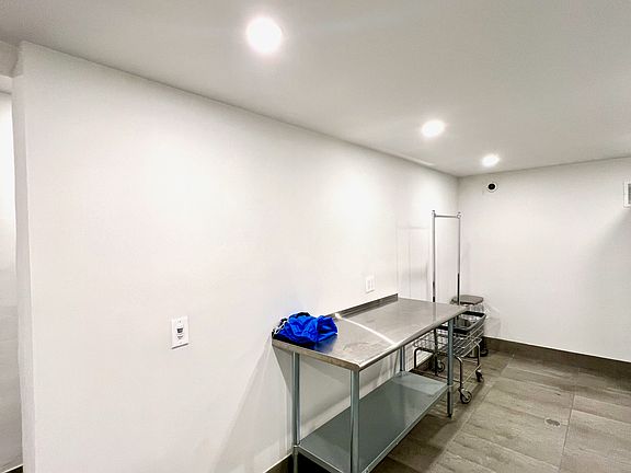 2nd image of 199 Bridge St #1LL