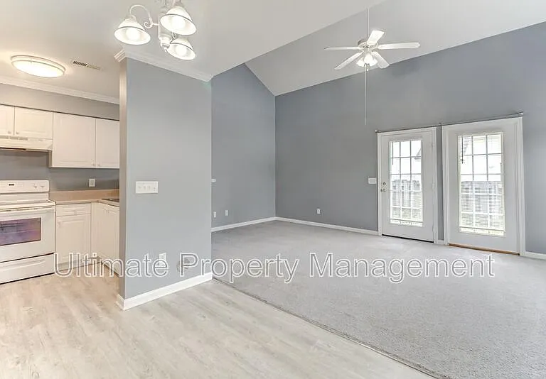 502 Shortfin Dr — Photo 3