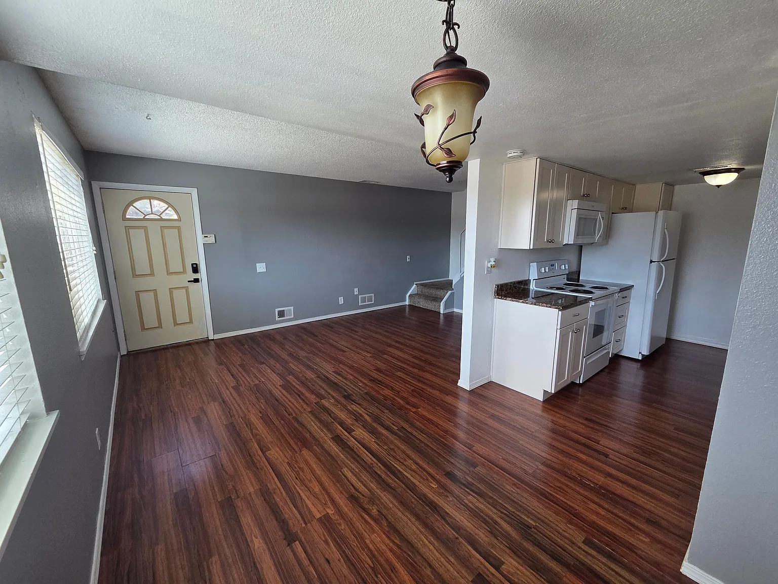 Cozy 2 Bed Townhouse in Lakewood | 1 Bath | Available 9/15 | $2000/mo — Photo 2