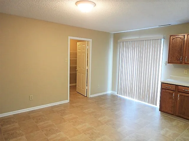 13898 Meadow Lake Dr — Photo 3