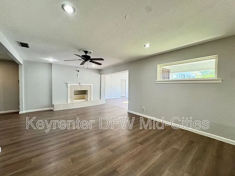 2801 Clearbrook Dr — Photo 7