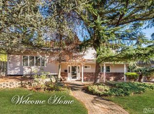 3 Echo Ln, East Brunswick, NJ