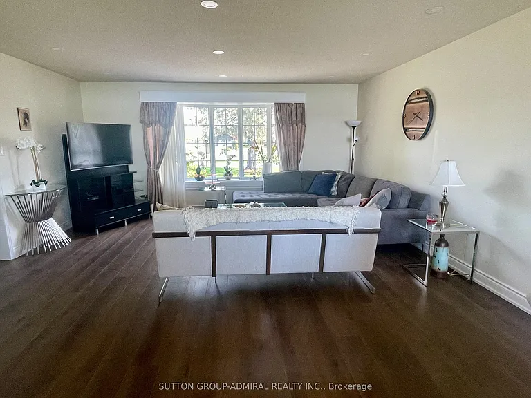 162 Bayshore Dr — Photo 17