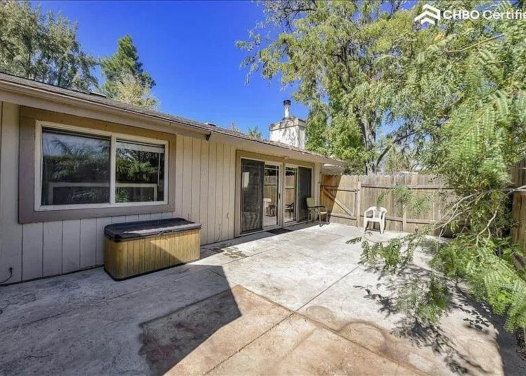 3911 Hills Ct — Photo 36