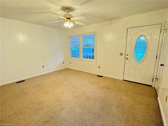 4th image of 326 Shannon View St