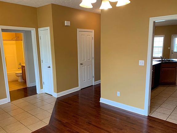 3rd image of 318 Vineland Place Dr