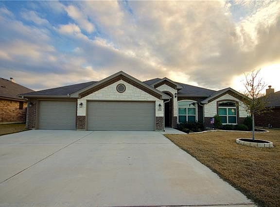 3rd image of 1204 Dark Wood Dr