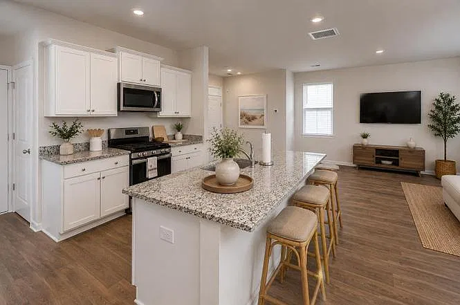 4 bed, 2.5 bath, 2020 sqft, $2,400 — Photo 3