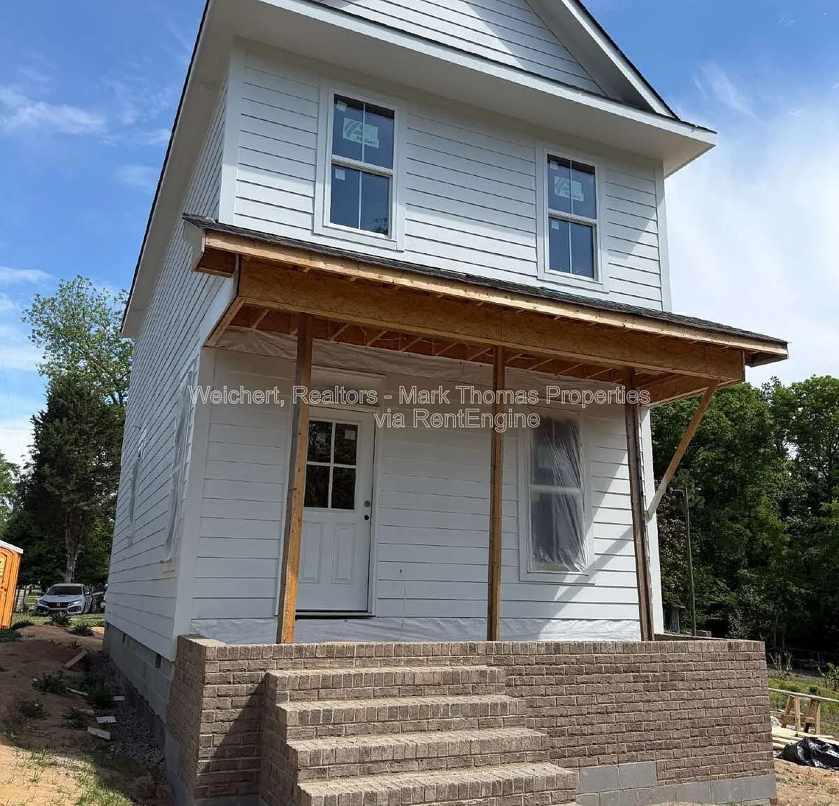 3 bed, 2.5 bath, 1200 sqft, $2,400 — Photo 2