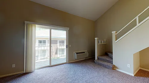 Sunny, modern, 1 Bedroom Loft in a prime location! High ceilings, dining room & double closets! a... — Photo 3