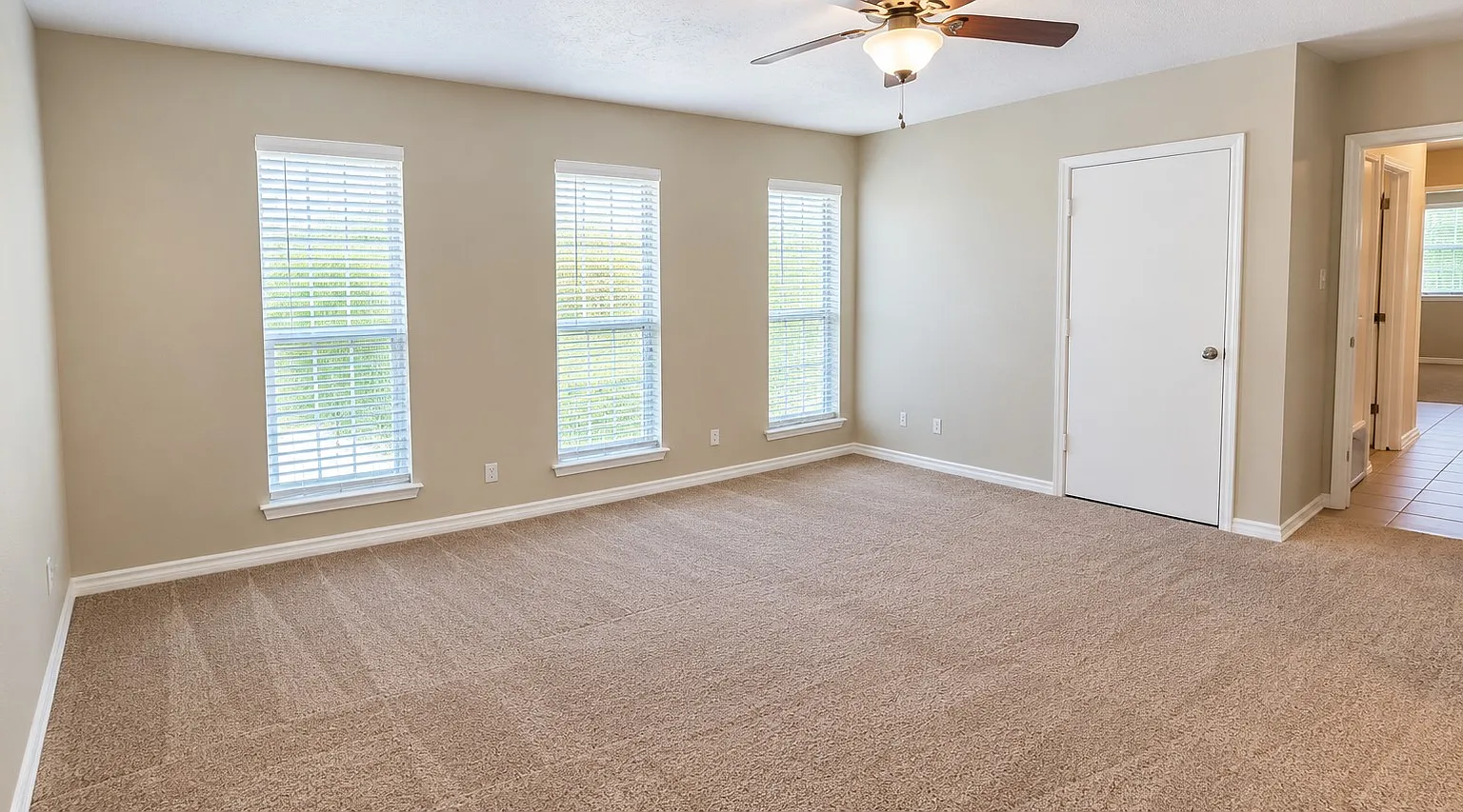 4 bed, 2.5 bath, 1900 sqft, $2,295 — Photo 4