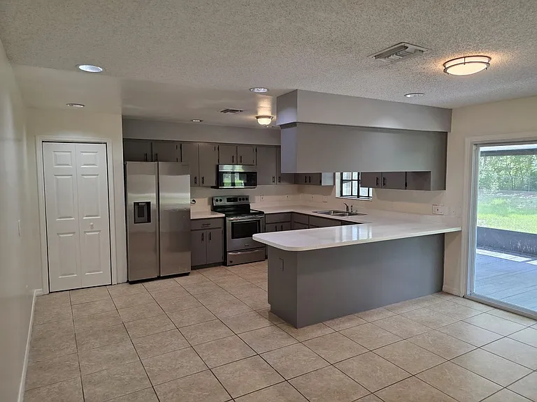 619 Knowles Rd — Photo 3