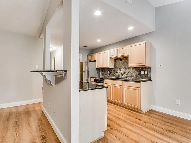 5107 Leralynn St #301 — Photo 10