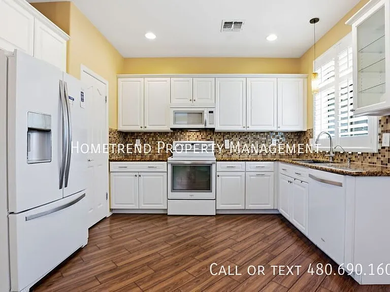 2535 E Vermont Dr — Photo 4