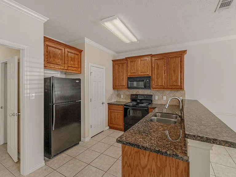 304 Forest Dr — Photo 7