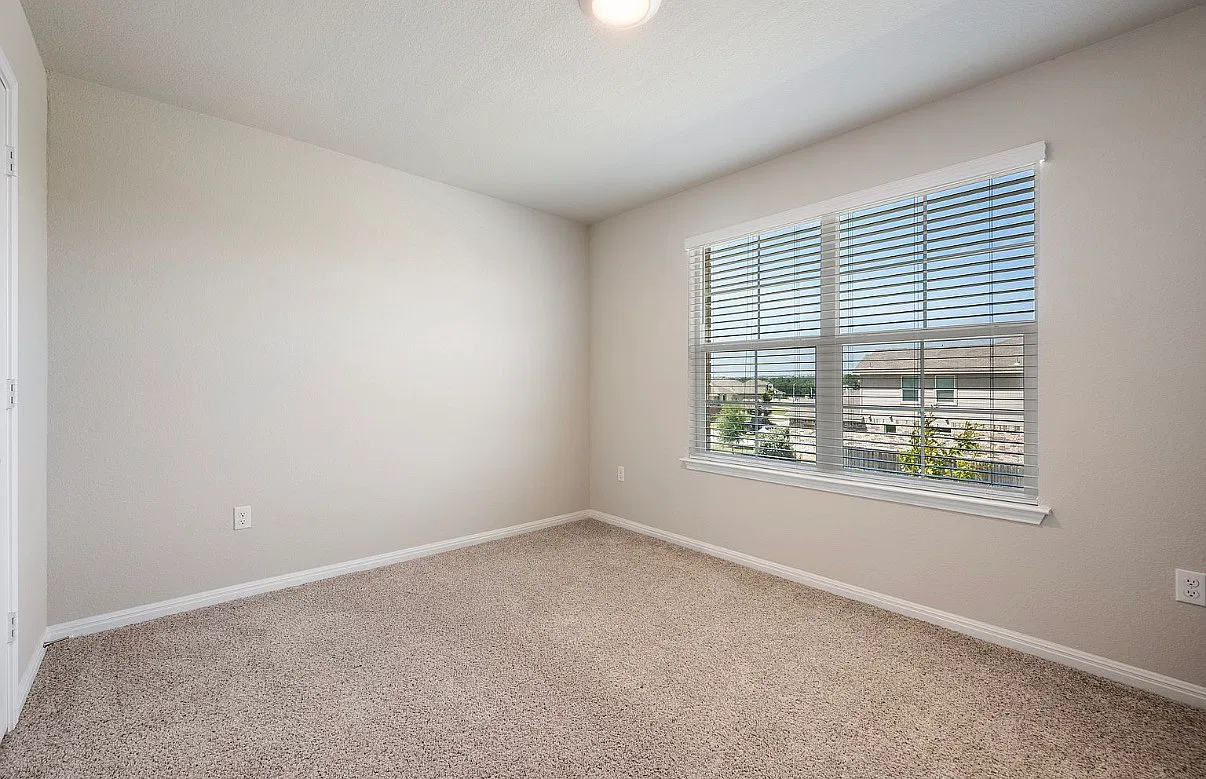4 bed, 2313 sqft, $790 — Photo 4