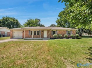 1201 Count Mallard Dr SE, Decatur, AL 35601