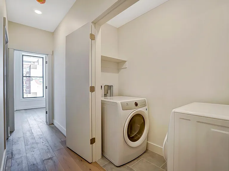 39 E Court St #3 — Photo 22