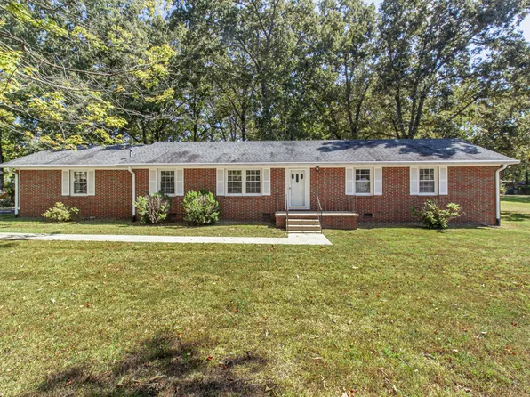 214 Crestwood Dr, Tullahoma, TN 37388