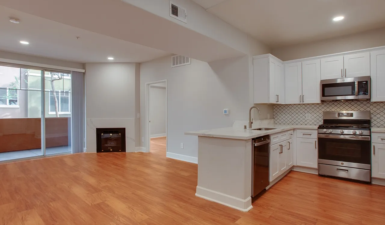 2 bed, 1032 sqft, $3,939 — Photo 2