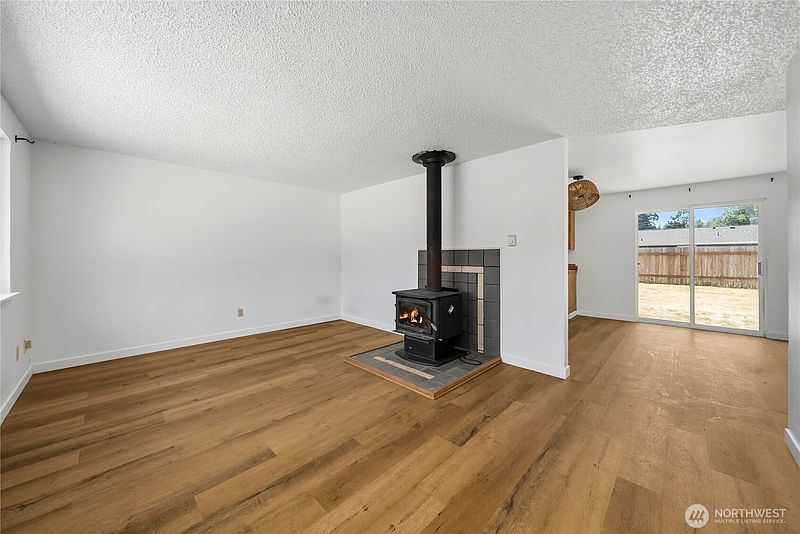 3rd image of 11734 Fry Avenue SW