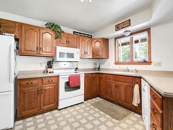 3rd image of 982 W Acorn DRIVE