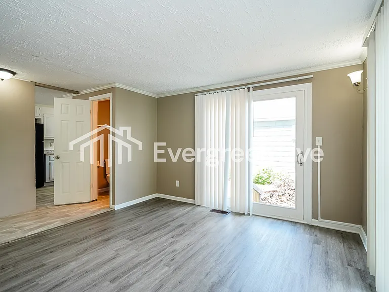 582 Elizabeth Ave — Photo 9