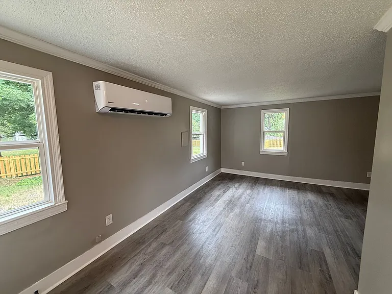 7596 Broad St #B — Photo 1