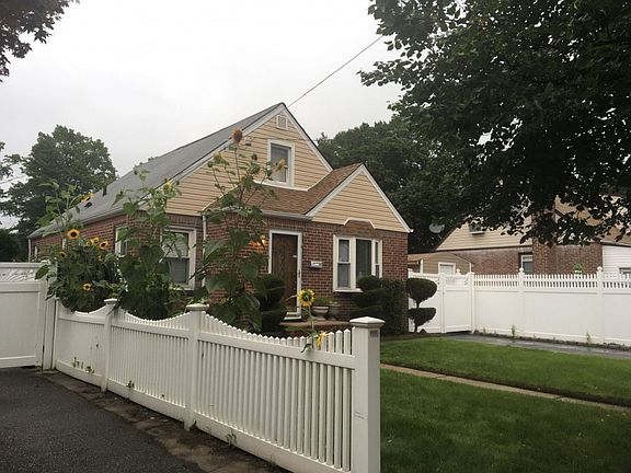 2nd image of 662 Margaret St