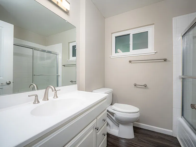 Harborview #15 bath (1)