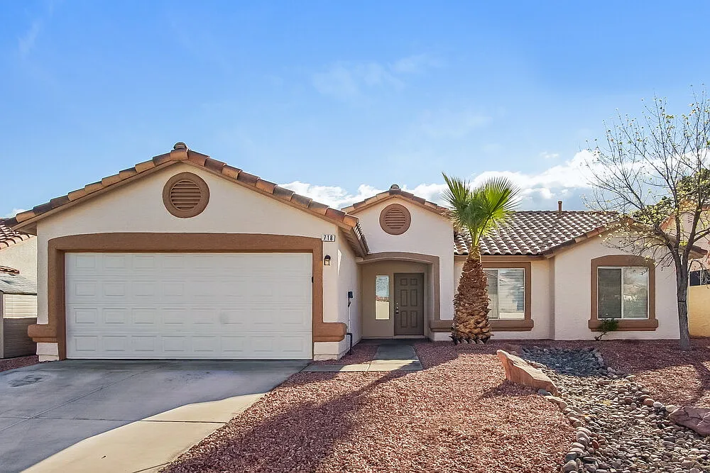 3 bed, 2.0 bath, 1431 sqft, $2,195 — Photo 1