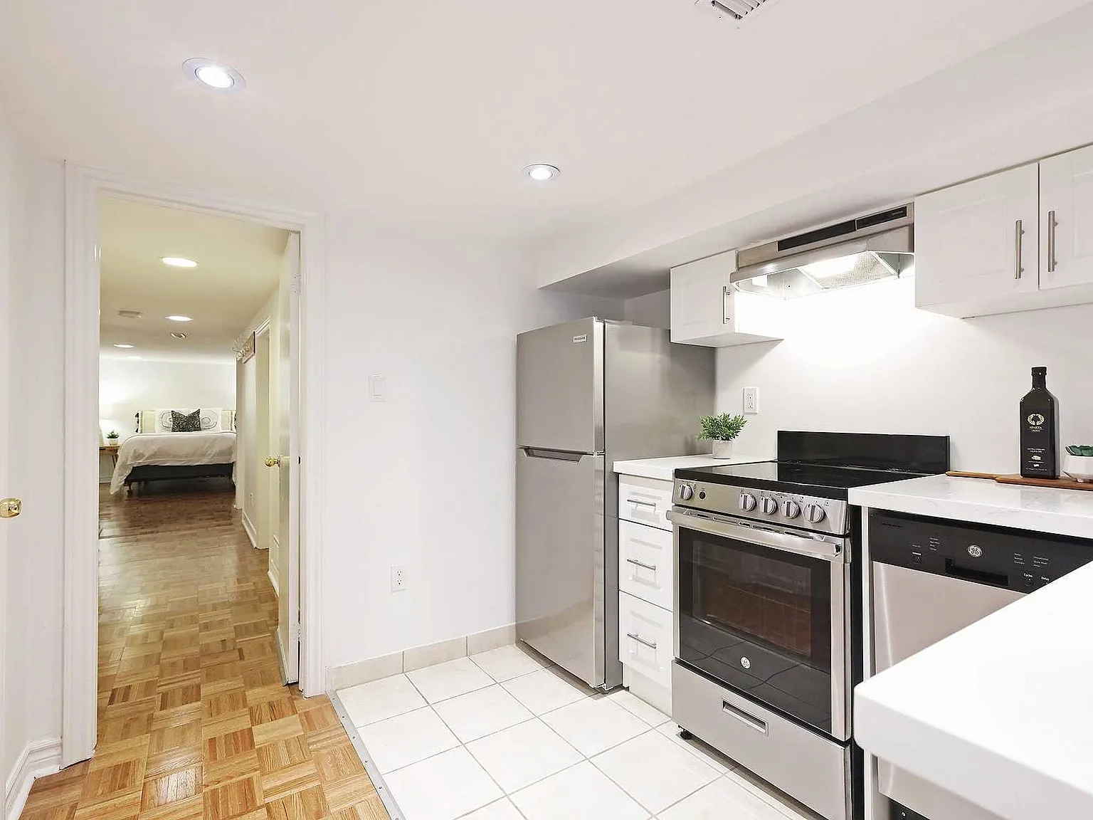 116 Aldwych Ave - Basement Suite — Photo 4