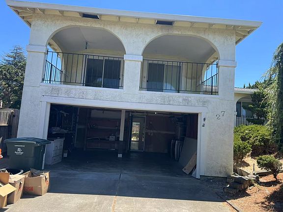 3rd image of 27 Barkley Ct