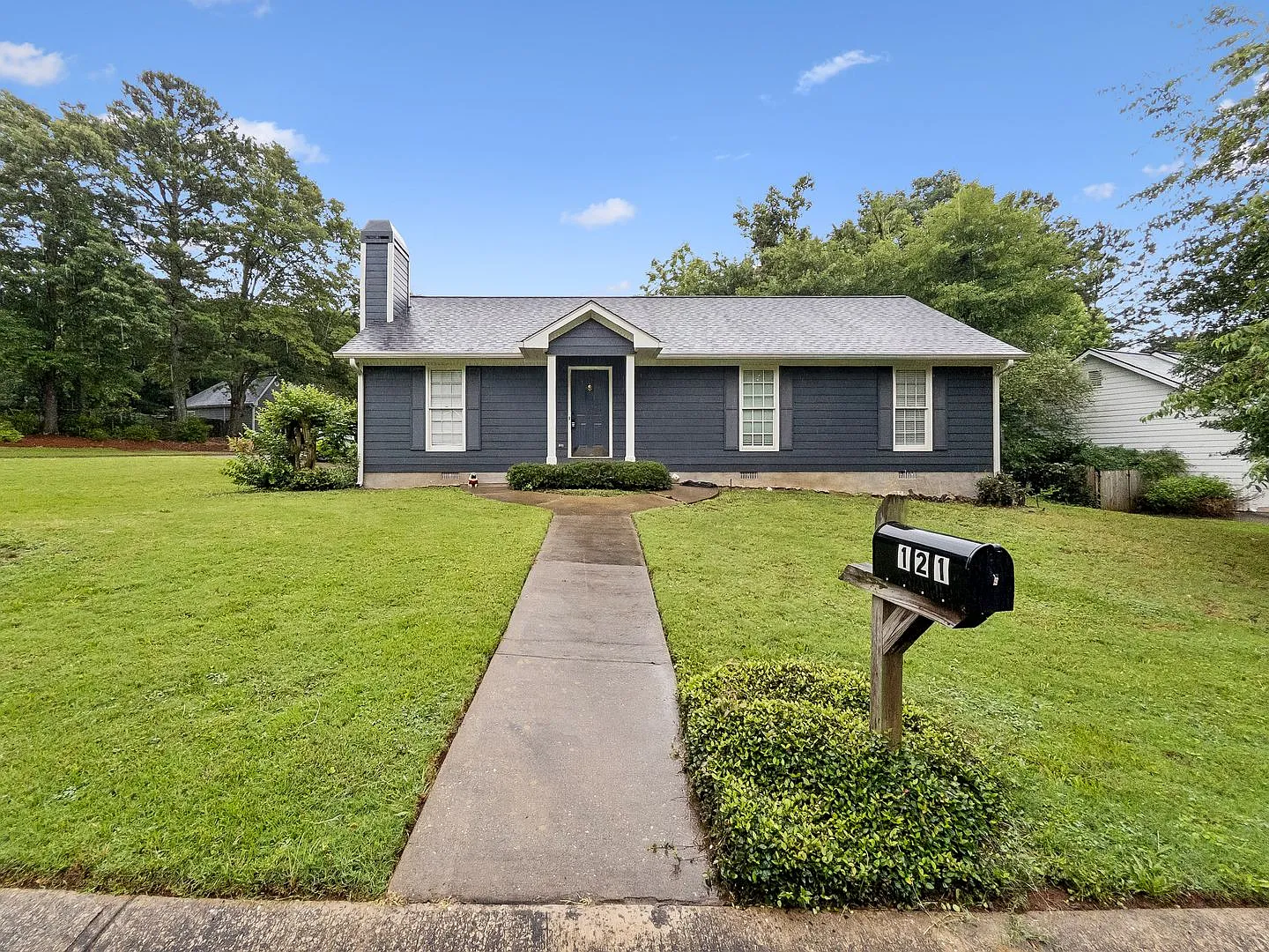 House for Rent in Athens, GA Beautiful 3-Bedroom Home on a Corner Lot, Convenient to UGA — Photo 2