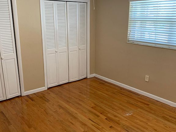 5th image of 11645 NE 20th Dr
