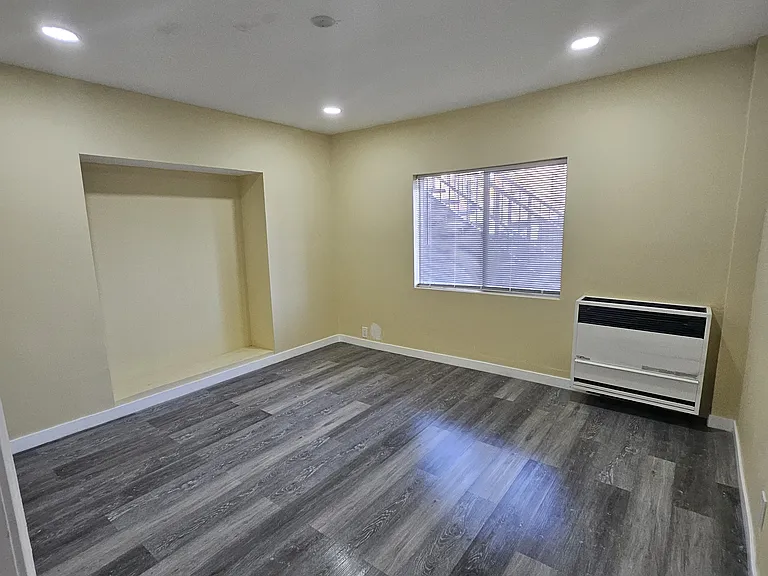 325 N Normandie Ave — Photo 6