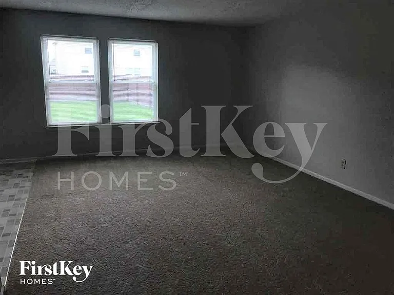 5702 N Jefferson Dr — Photo 5