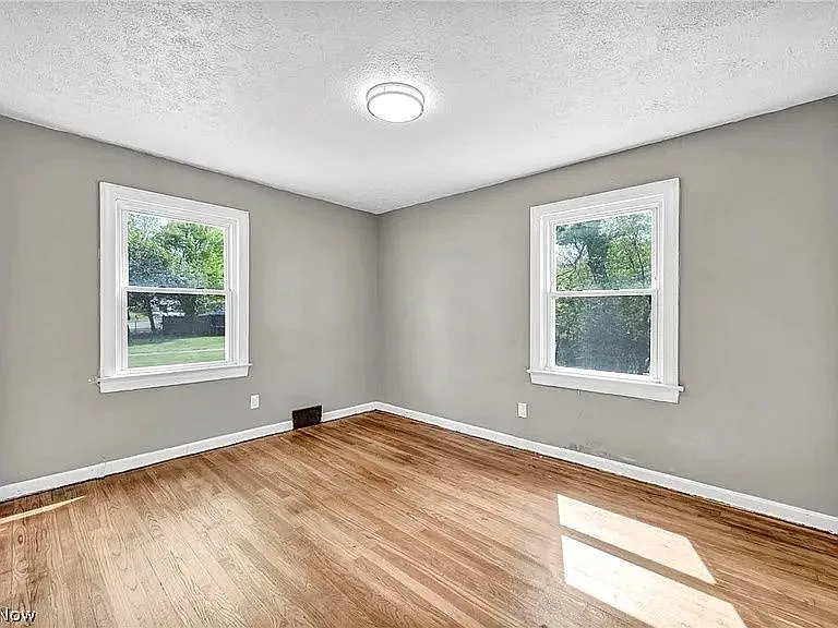 1574 East Ave — Photo 6