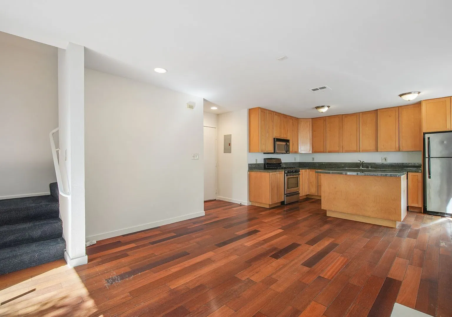 937 Wilcox Ave — Photo 1
