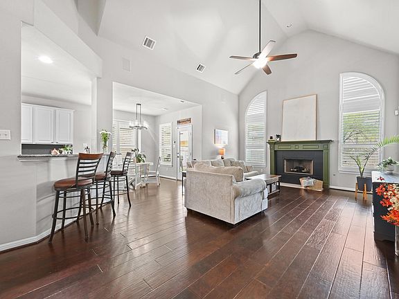 5th image of 194 Treehaven Ct