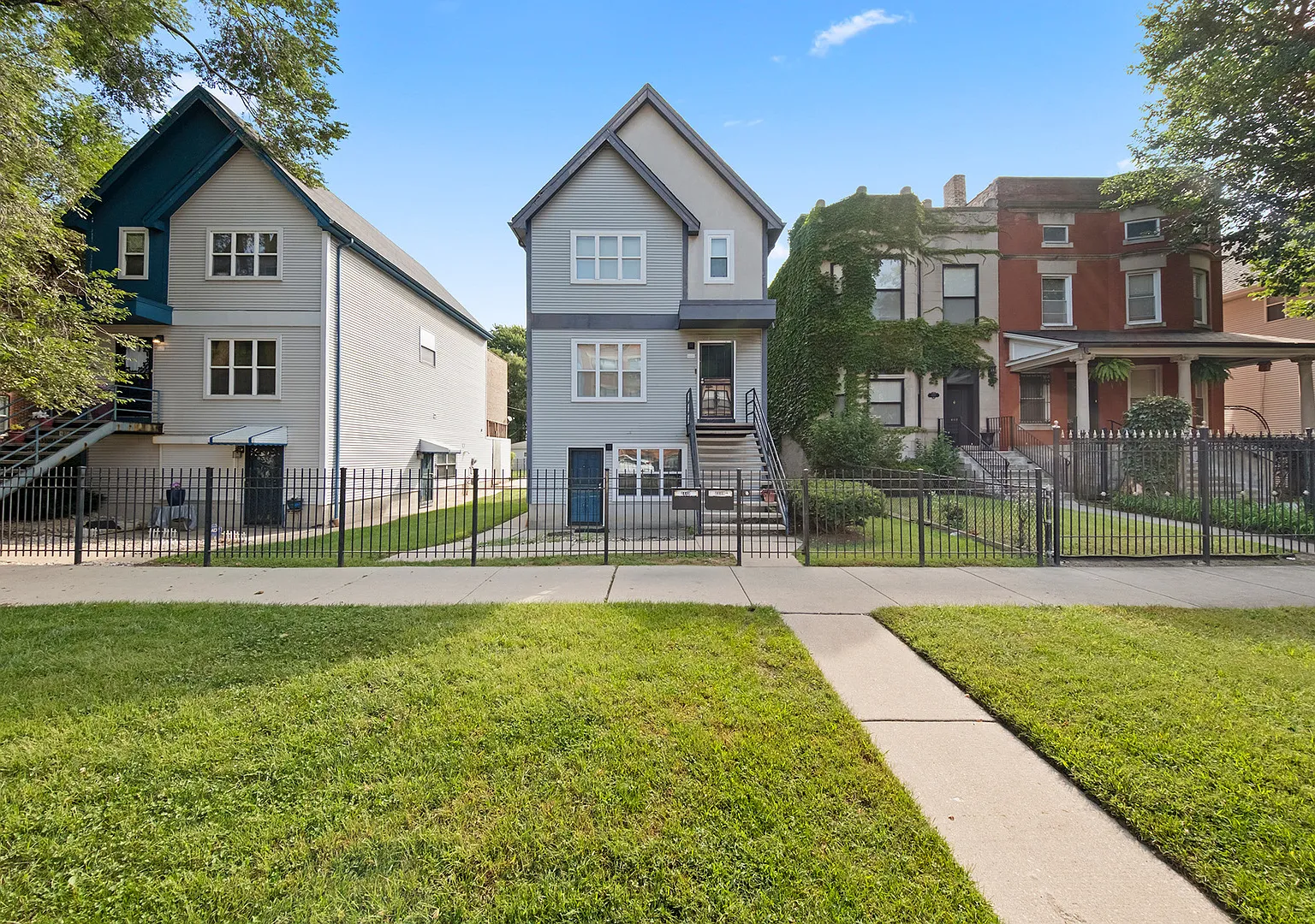3 bed, $2,500 — Photo 1