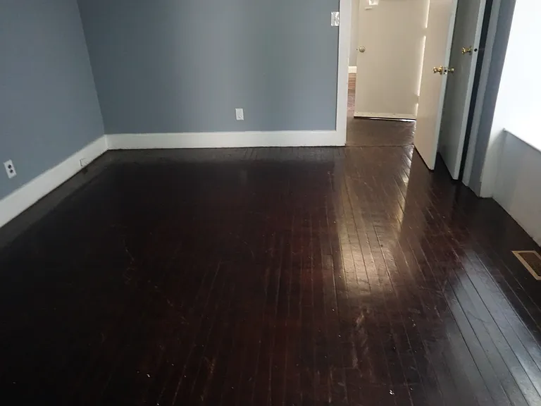 215 Evans St — Photo 5