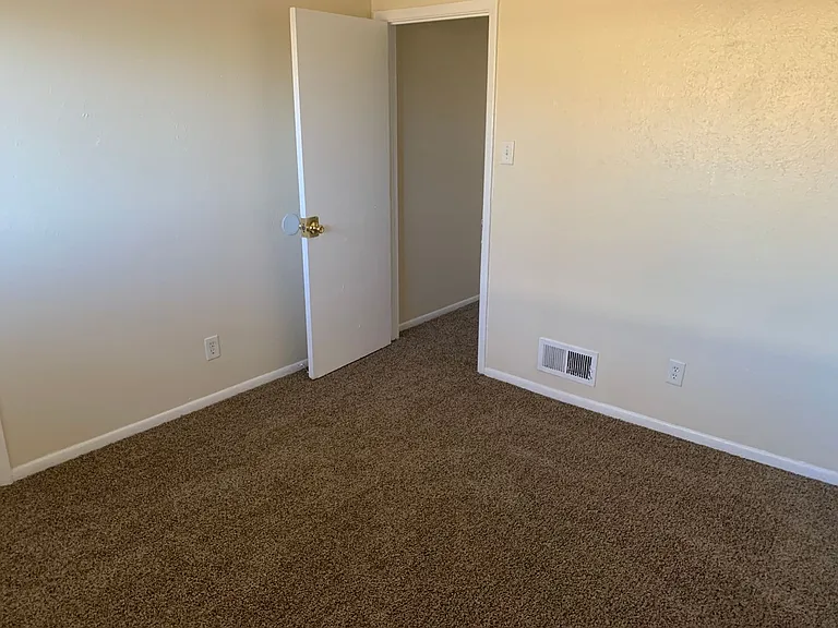 540 Madeira Dr SE — Photo 19