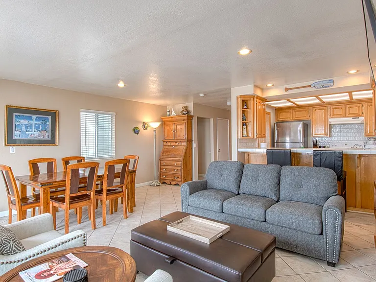 3703 Seashore Dr — Photo 5