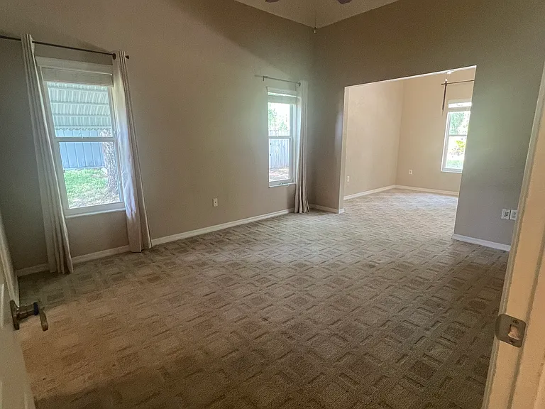 NW 68th Ln — Photo 13