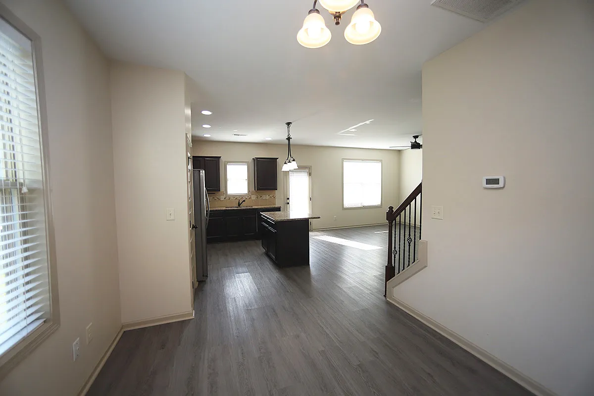 3 bed, 2.5 bath, 1531 sqft, $1,795 — Photo 4
