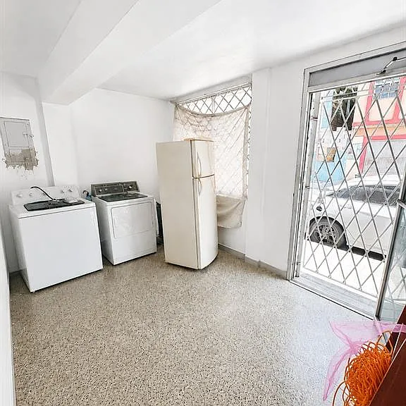 143 Calle Victoria — Photo 2